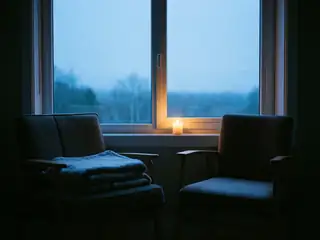 Quelqu’un te manque – image de couverture de l’app, générée par IA