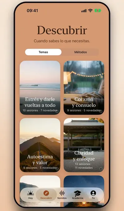Captura de pantalla: la pestaña Descubrir con temas como Estrés y darle vueltas a todo, Corazón y consuelo o Claridad y enfoque