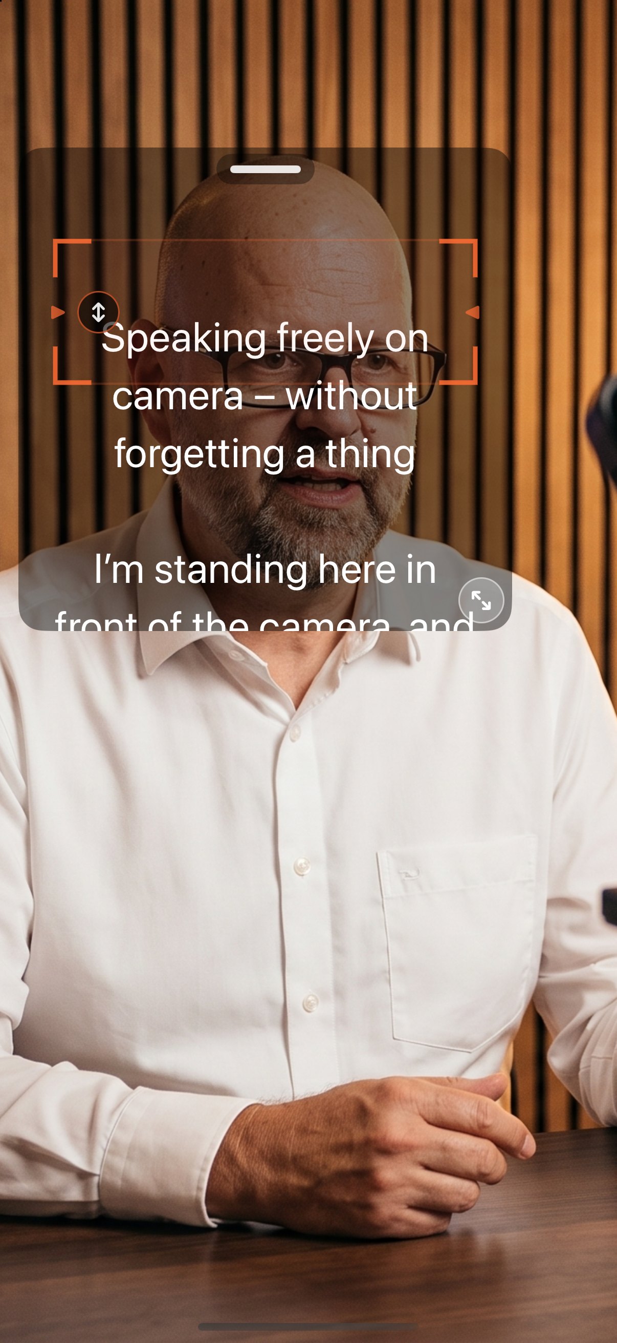 The app on iPhone: text window over the camera picture